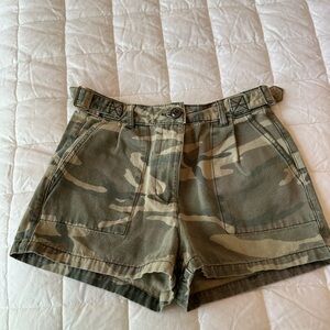 Mustard Seed camo shorts size small with adjustable sides